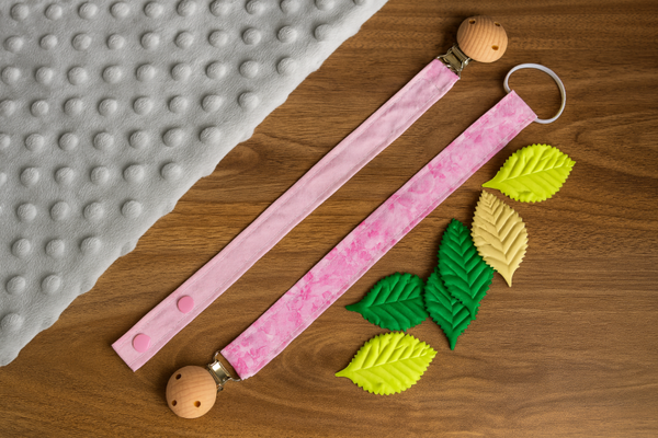 Pink Leaf Dummy Clip