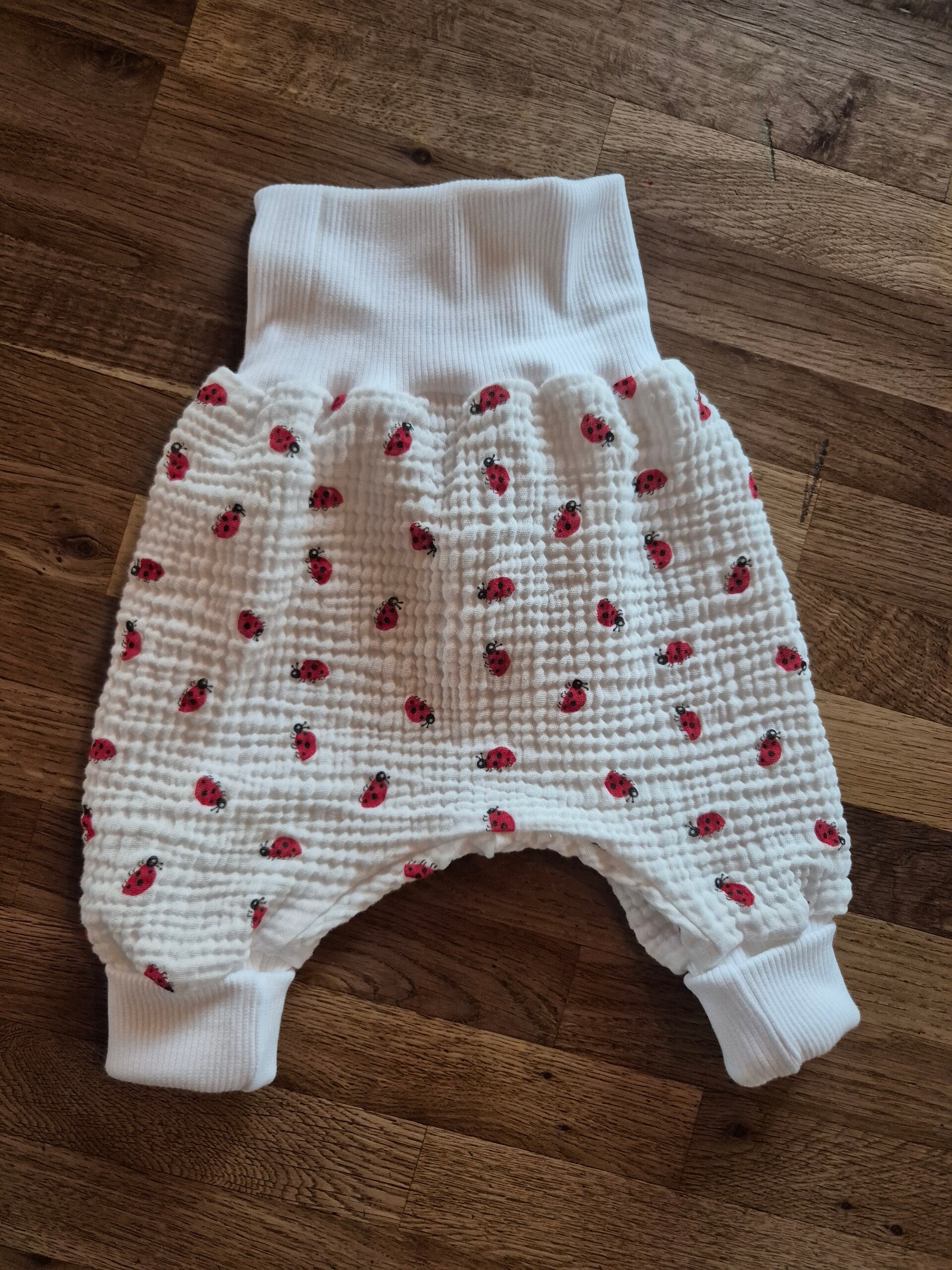 Mitwachshösli Glückskäfer Musselin