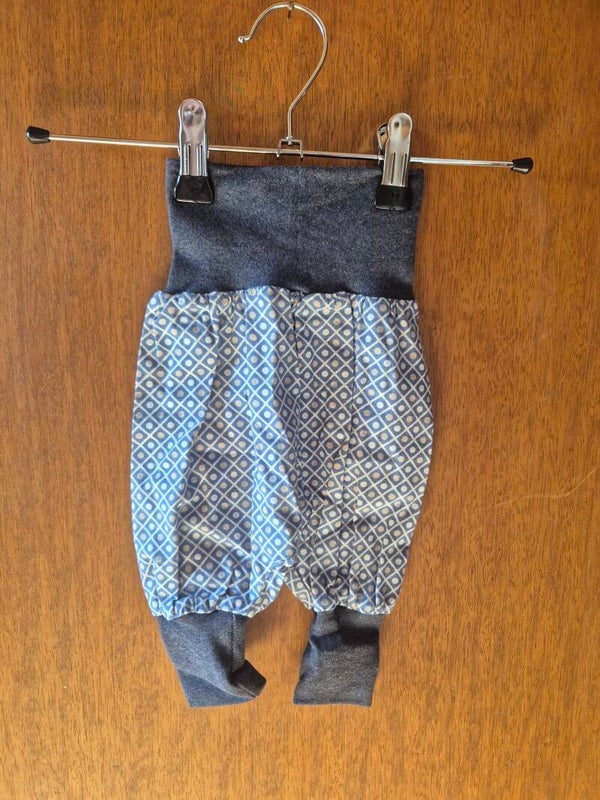 Mitwachshose hellblaue Müsterli