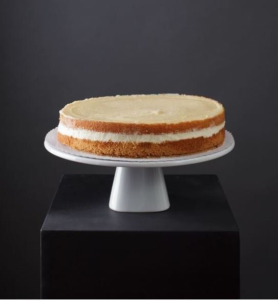 Tortenboden hell, gefüllt mit Vanille-Rahmcreme