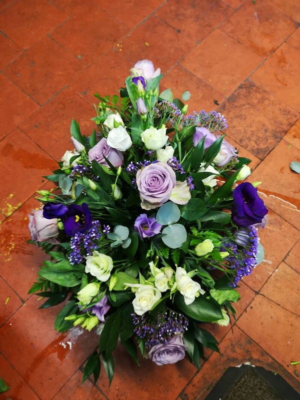 Single ended funeral spray white