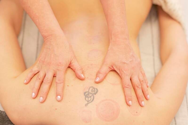 lichaamsgerichte coaching, ademwerk, cupping, hoofdmassage, stress release, trauma release, fascia release, innerlijk kindwerk, spinal touch, dimensional breath, reiki. Terug in je flow. Zwolle