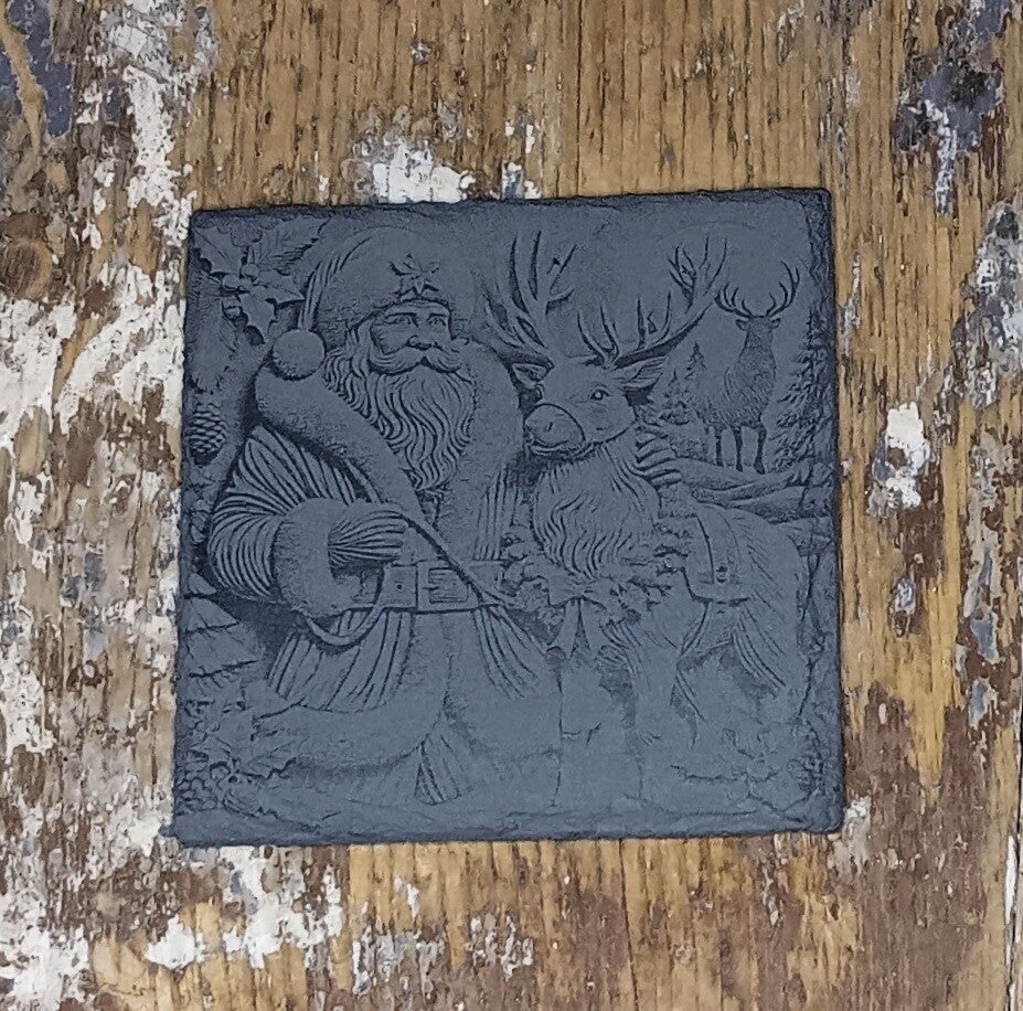 Liuskekivi lasinalunen joulupukki ja poro