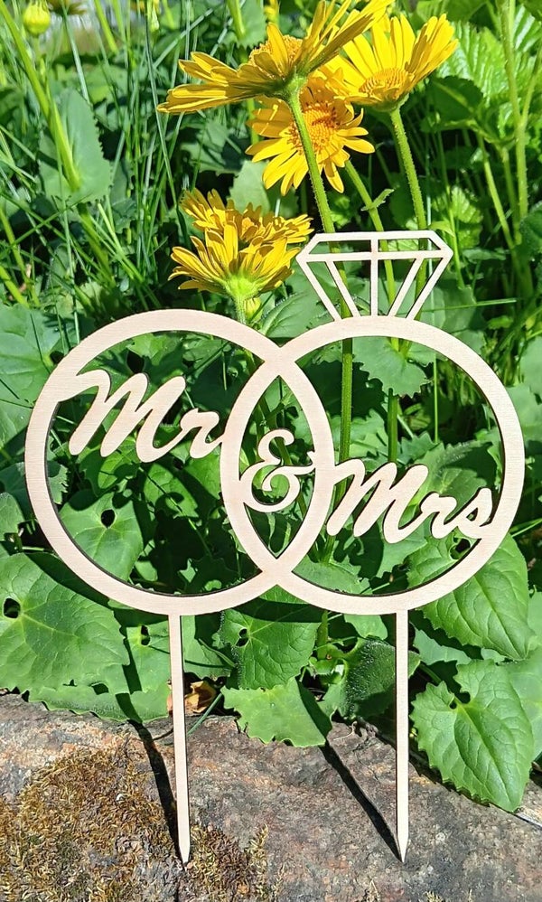 Kakkukoriste hääkakku Mr&Mrs