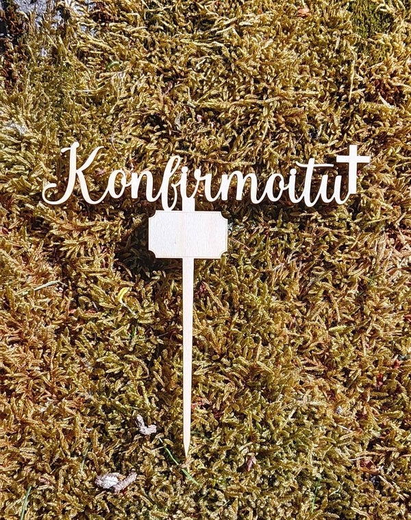 Kakkukoriste konfirmoitu risti nimellä