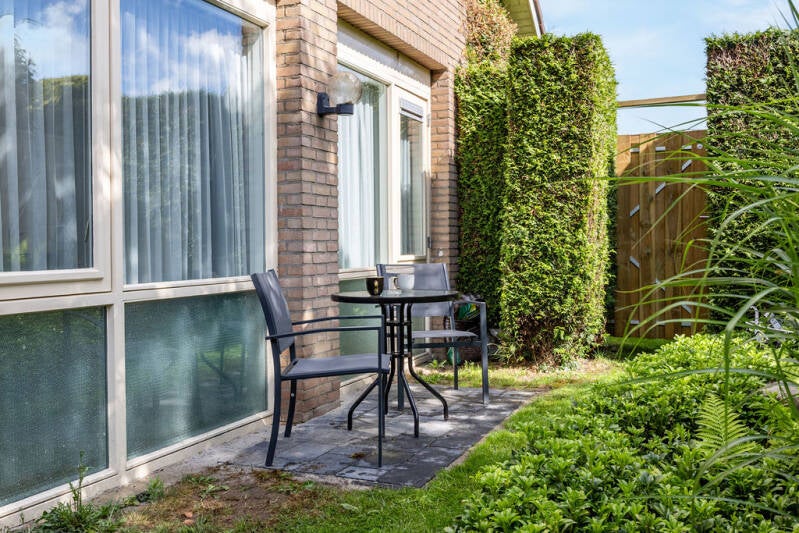 heerlijk genieten in de privacy volle tuin