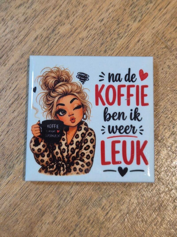 Magneet tegel | Na de koffie ben ik weer leuk blond