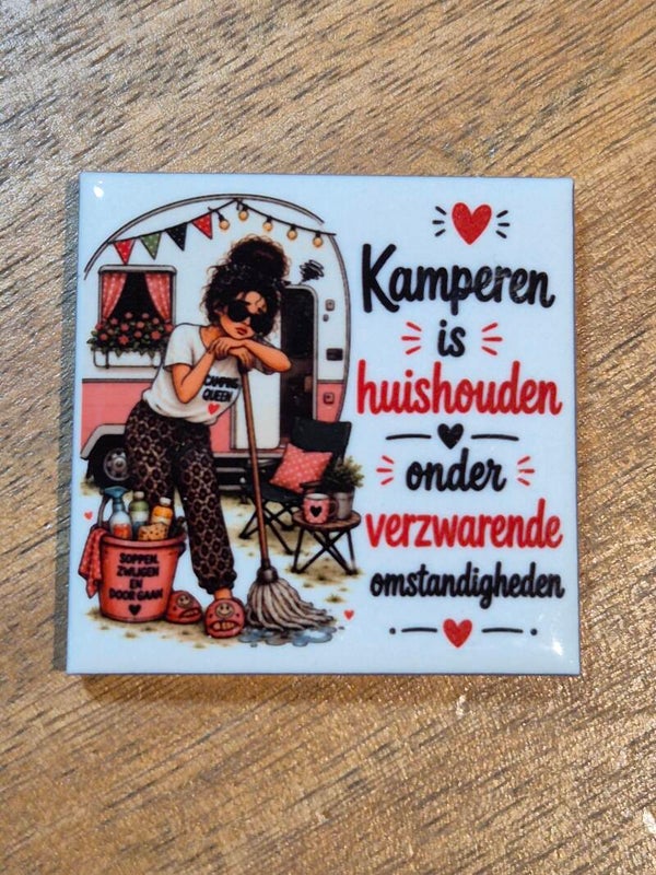 Magneet tegel | Kamperen is huishouden onder verzwarende omstandigheden