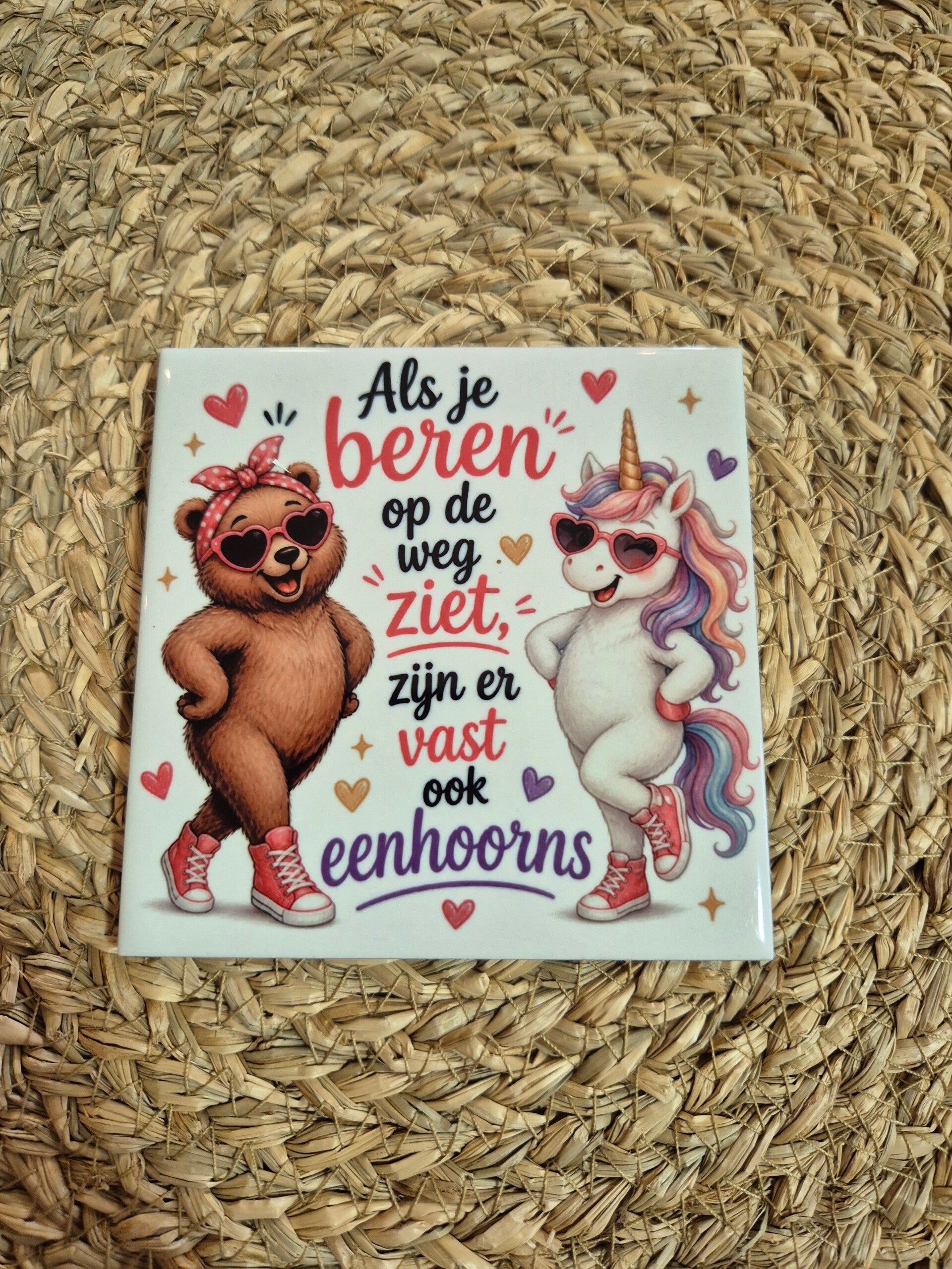 Tegel | Als je beren op de weg ziet..