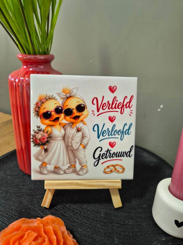 Tegel | Verliefd, verloofd getrouwd (vrouw & vrouw)