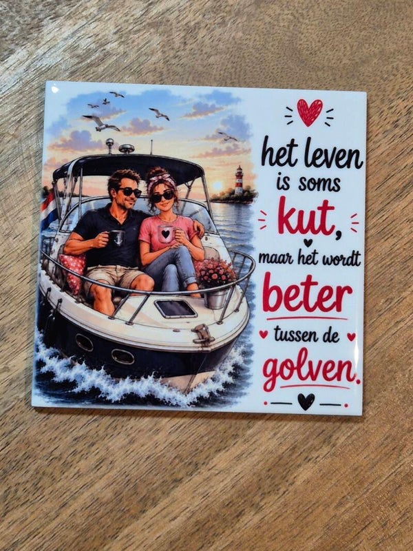 Tegel | Het leven is kut maar het wordt beter tussen de golven
