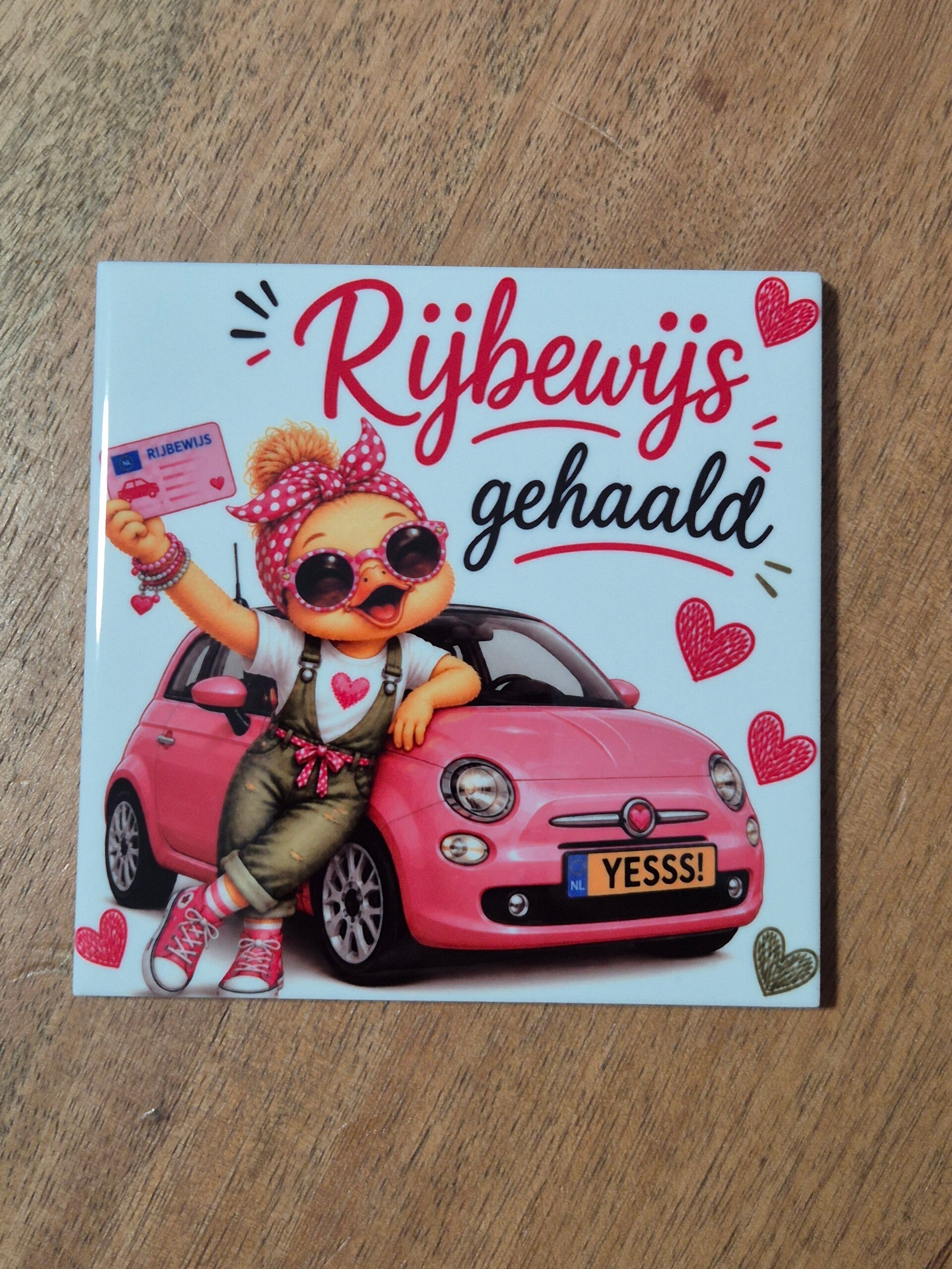 Tegel | Geslaagd rijbewijs vrouw eendje