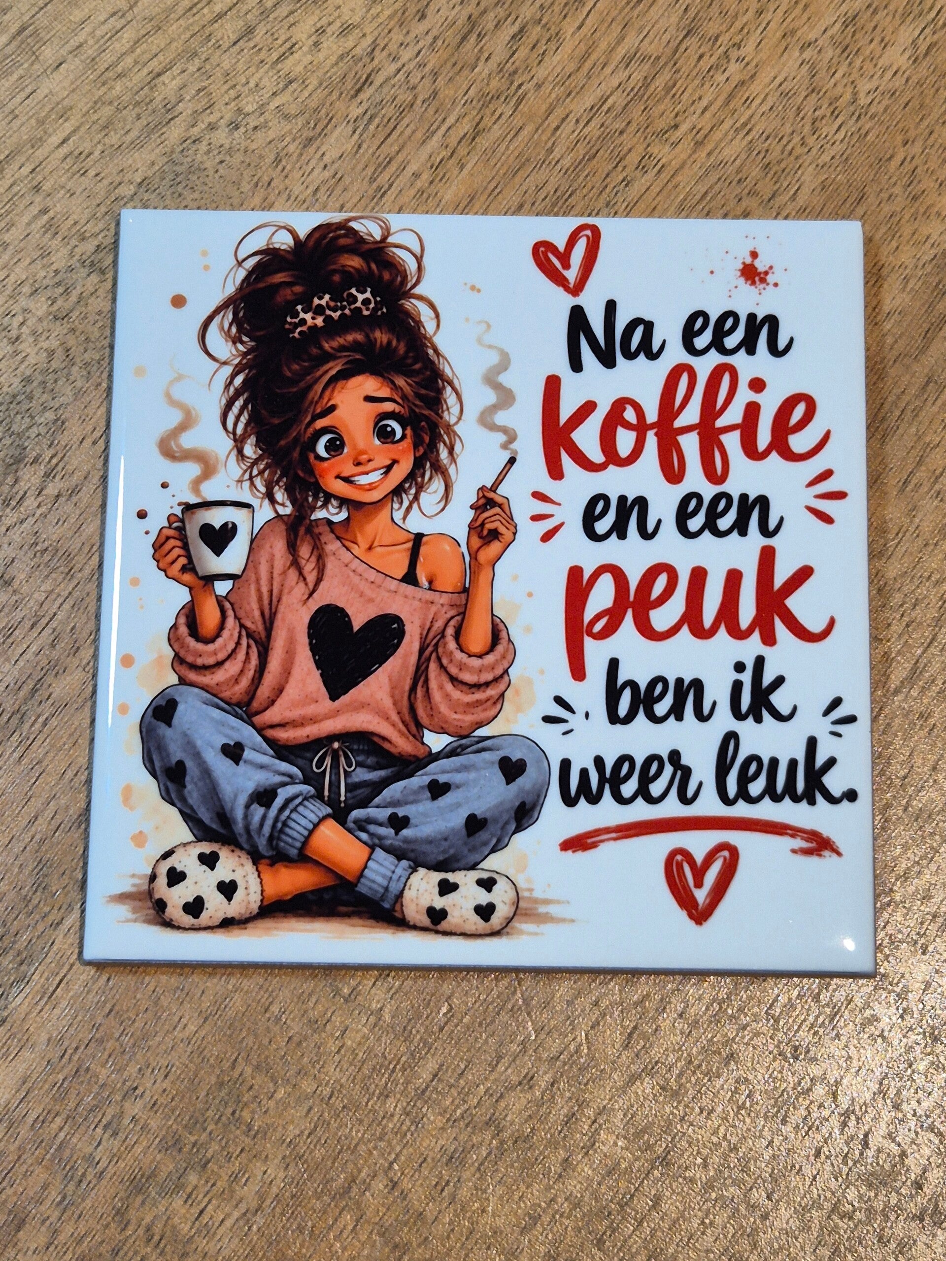Tegel | Na een koffie en een peuk ben ik weer leuk (bruin)