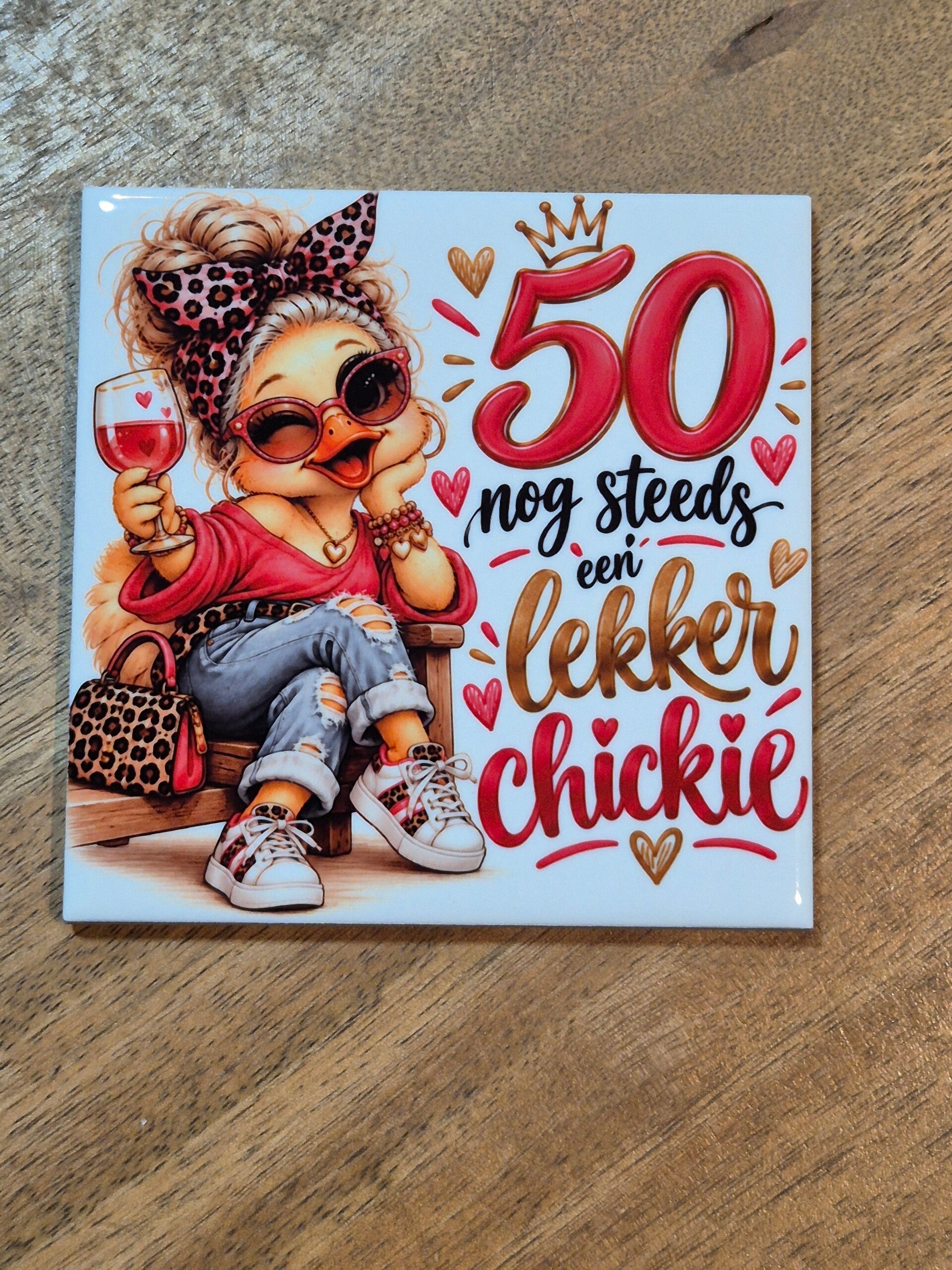 Tegel | 50 Jaar lekker chickie (wijn)