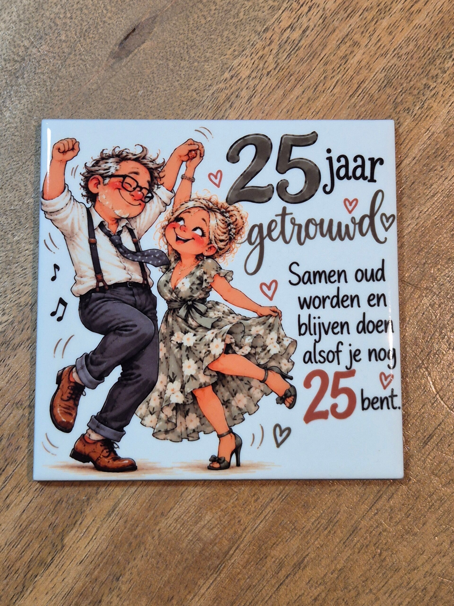 Tegel | 25 jaar getrouwd, blijven doen alsof je 25 bent