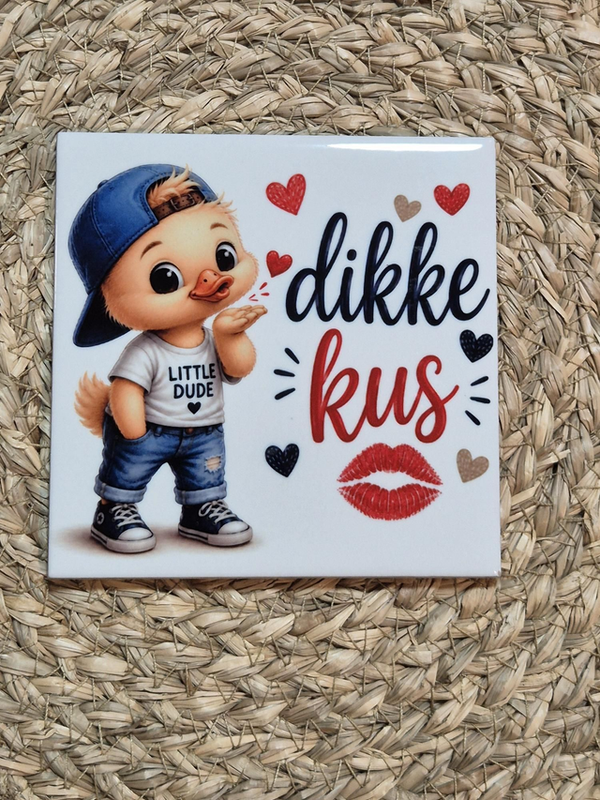 Tegel | Dikke kus jongen