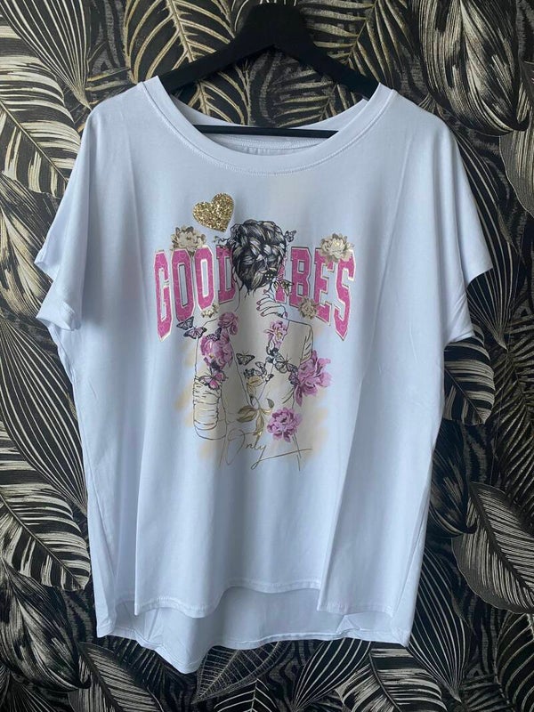 Wit shirt met roze afbeelding