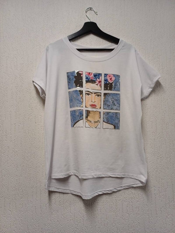 Wit shirt met blauwe vierkantjes