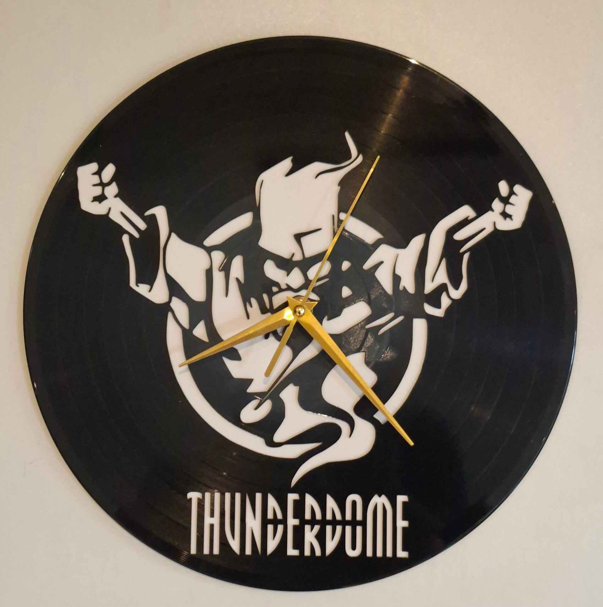 Vinyl klok Thunderdome