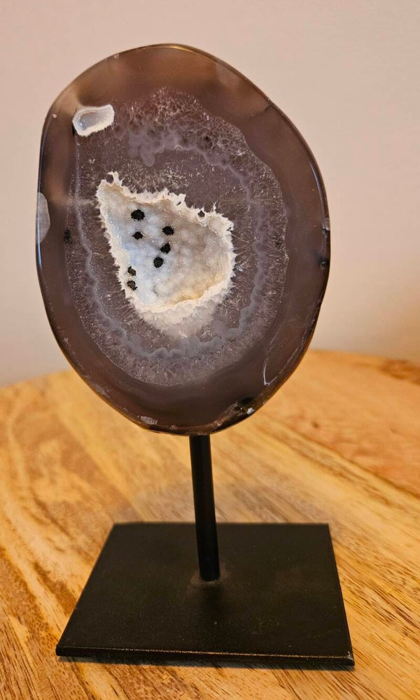 Agaat met druzy op standaard #665