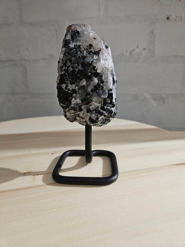 Toermalijnkwarts op standaard