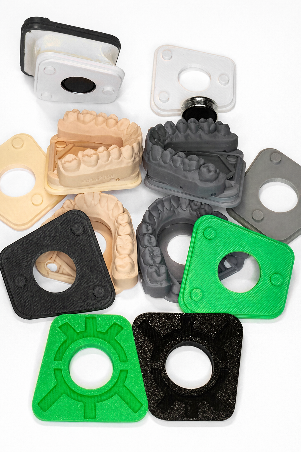 ModelPlace Retentionsplatte zur sicheren Fixierung von Gips in der Artikulation