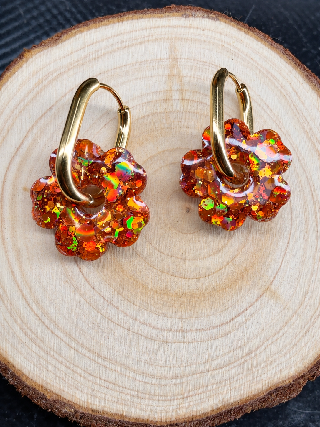 Boucles d’oreilles Pampilles fleurs orange cuivré à paillettes holographiques