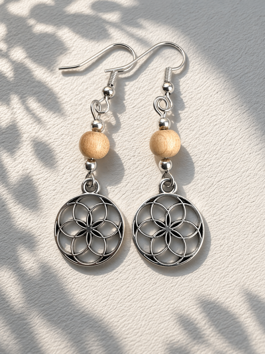 Boucles d’oreilles Fleur de vie et perle de bois