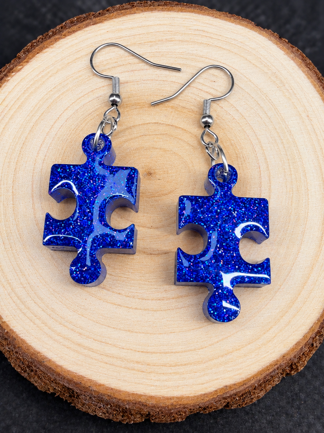 Boucles d’oreilles Puzzle en résine bleue pailletée