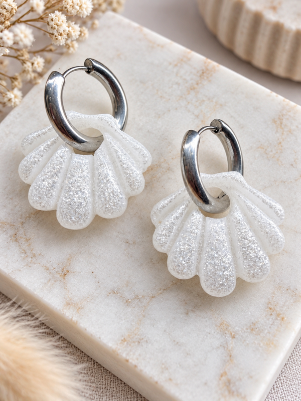 Boucles d’oreilles coquillage blanc pailleté – Créoles en acier inoxydable