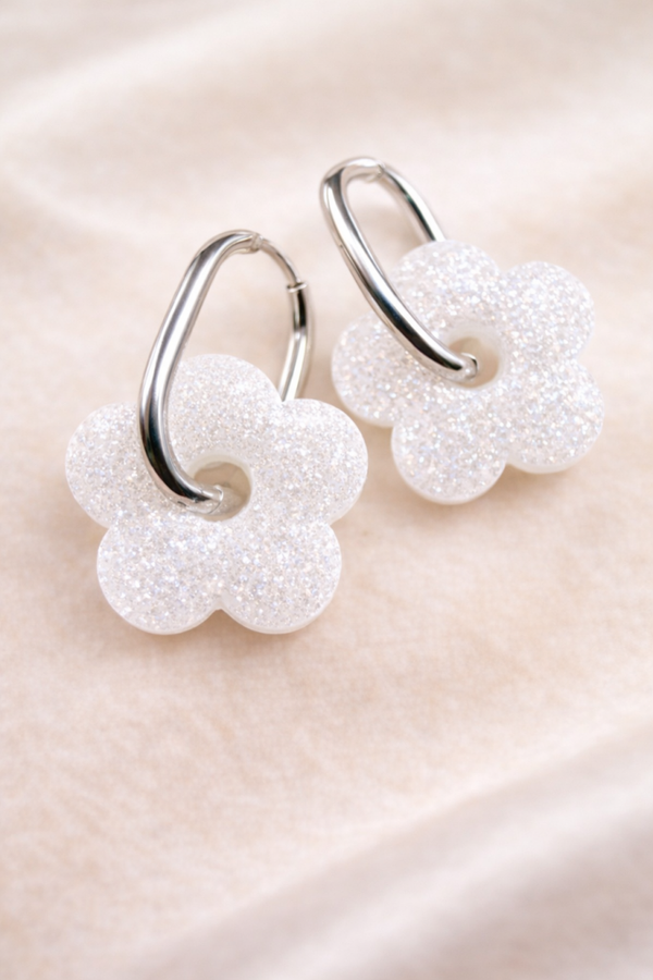 Boucles d’oreilles pampilles fleurs blanche pailletée