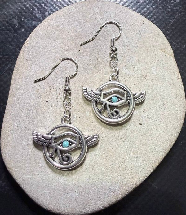 Boucles d’oreilles Oeil Horus protecteur – esprit mystique et élégance intemporelle