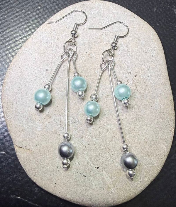 Boucles d’oreilles pendantes perles bleu d’eau grappes
