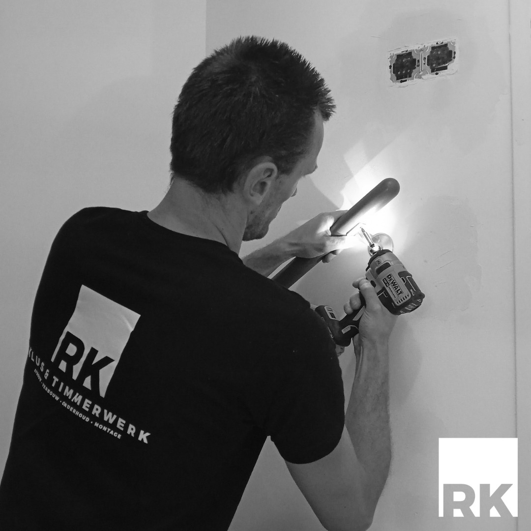 RK Klus & Timmerwerk, monteert trapleuning in, Benissa Costa blanca. 