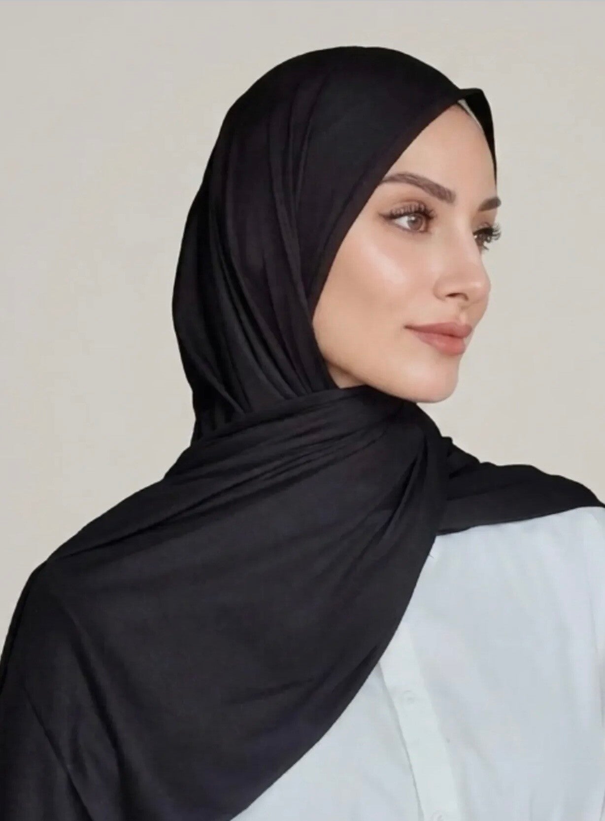Zwarte katoenen hijab