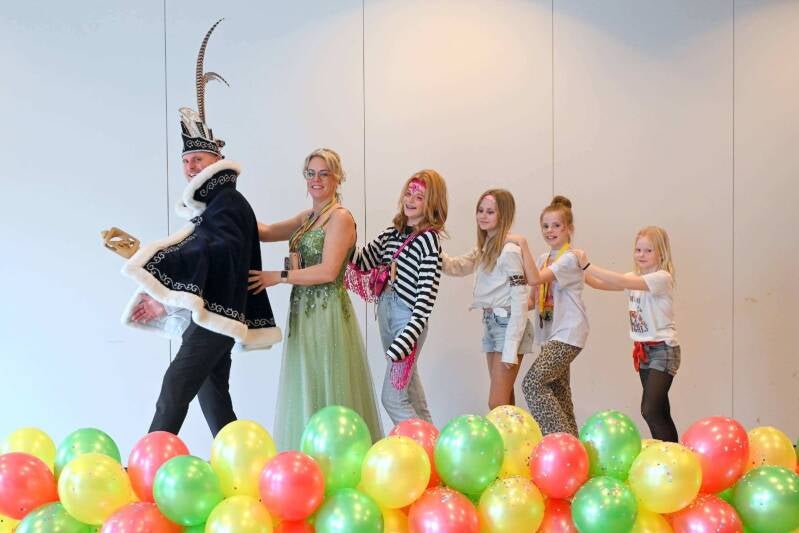 Prins Ton op het podium