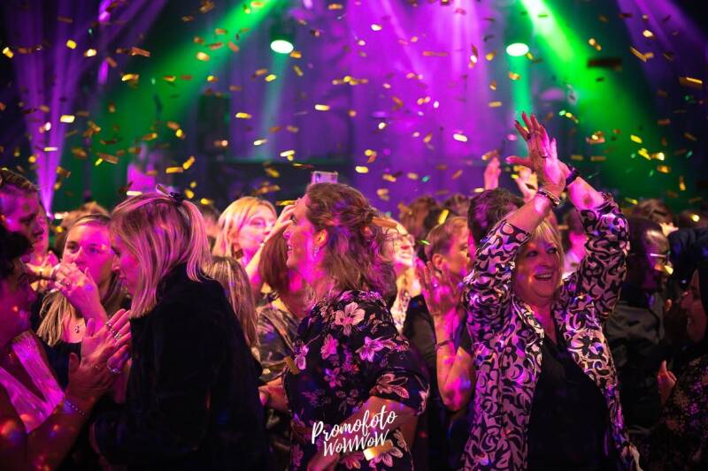 al dan niet fotograaf op avondfeest trouw taart openingsdan