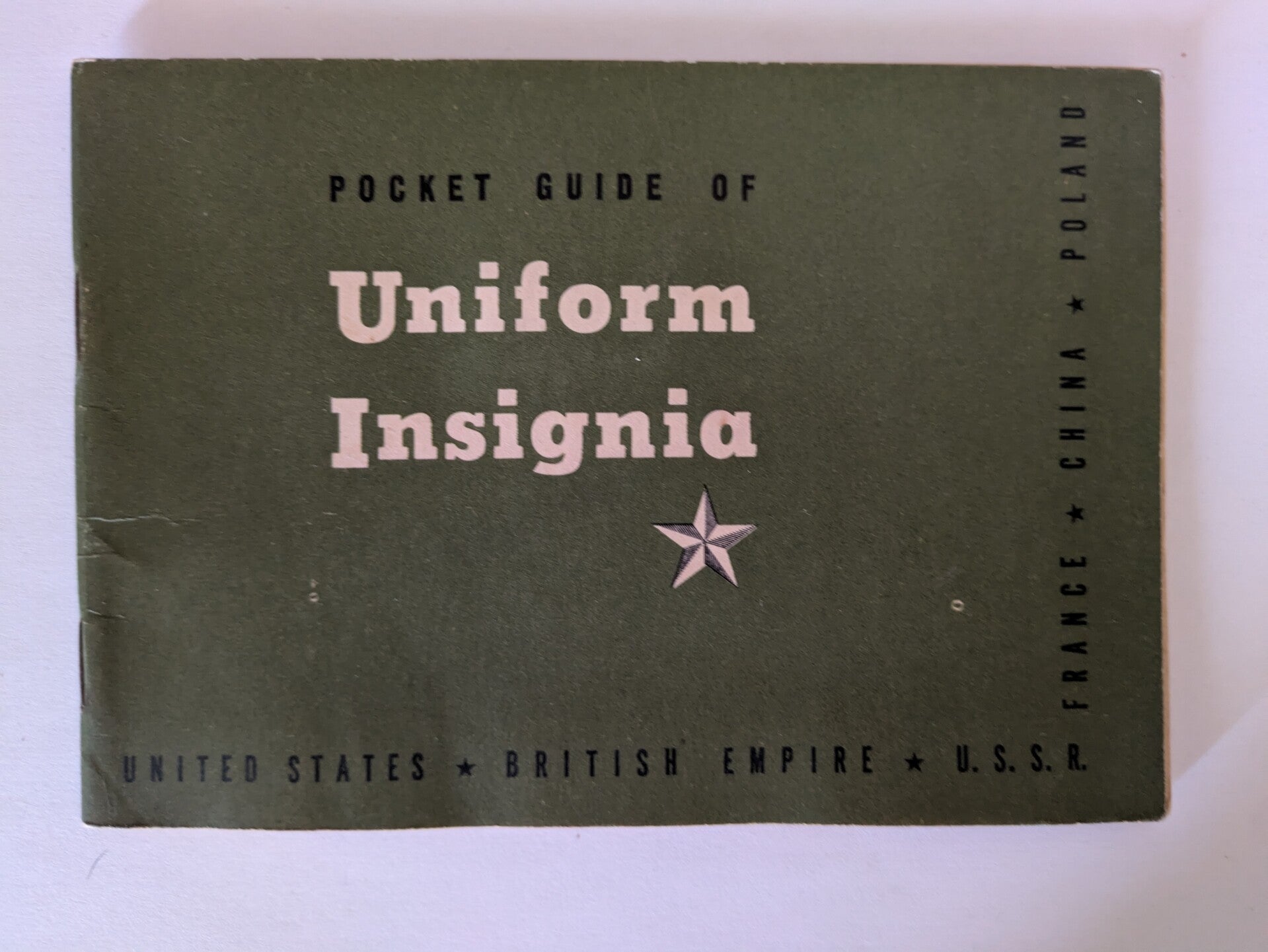Guide de poche des insignes d'uniformes