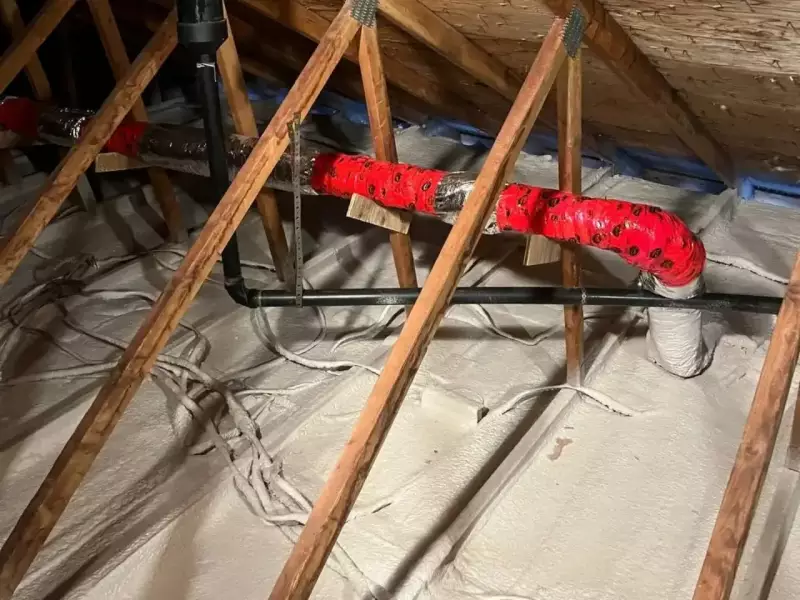 Pare-vapeur dans un entretoit région des Laurentides 