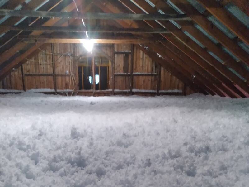 Isolation laine soufflée grenier entretoit 