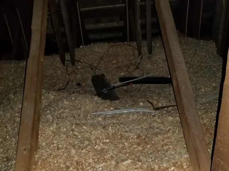 Remplacement de bran de scie d'un entretoit grenier 