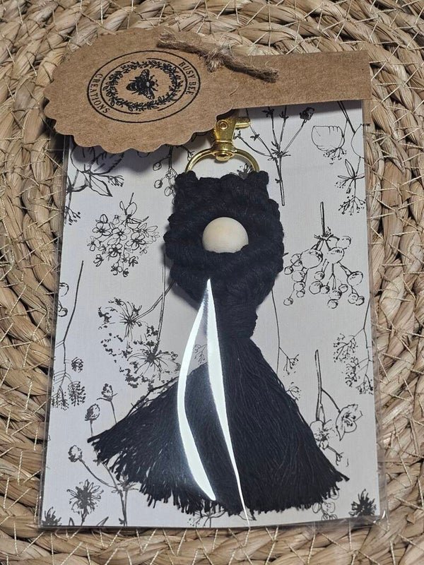 Macrame key chain black