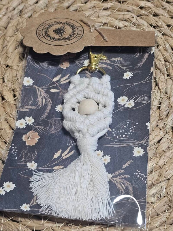 Macrame key chain white