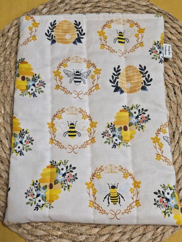 Pretty bee book sleeve