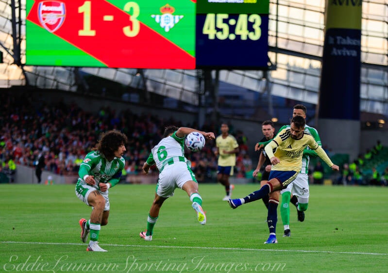 arsenal-v-real-betis-47-of-62-standard.jpg