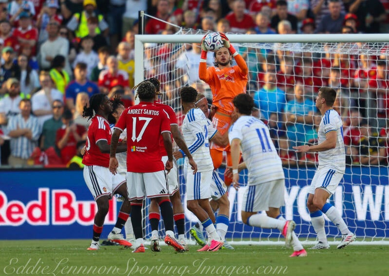 manchester-united-v-leeds-united-17-of-61-standard.jpg