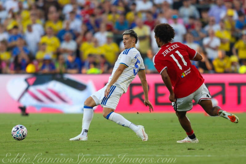 manchester-united-v-leeds-united-30-of-61-standard.jpg