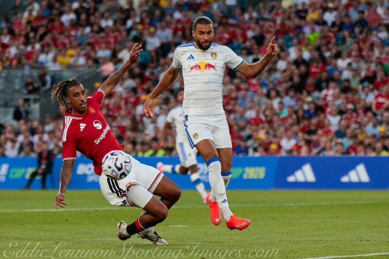 manchester-united-v-leeds-united-31-of-61-standard.jpg