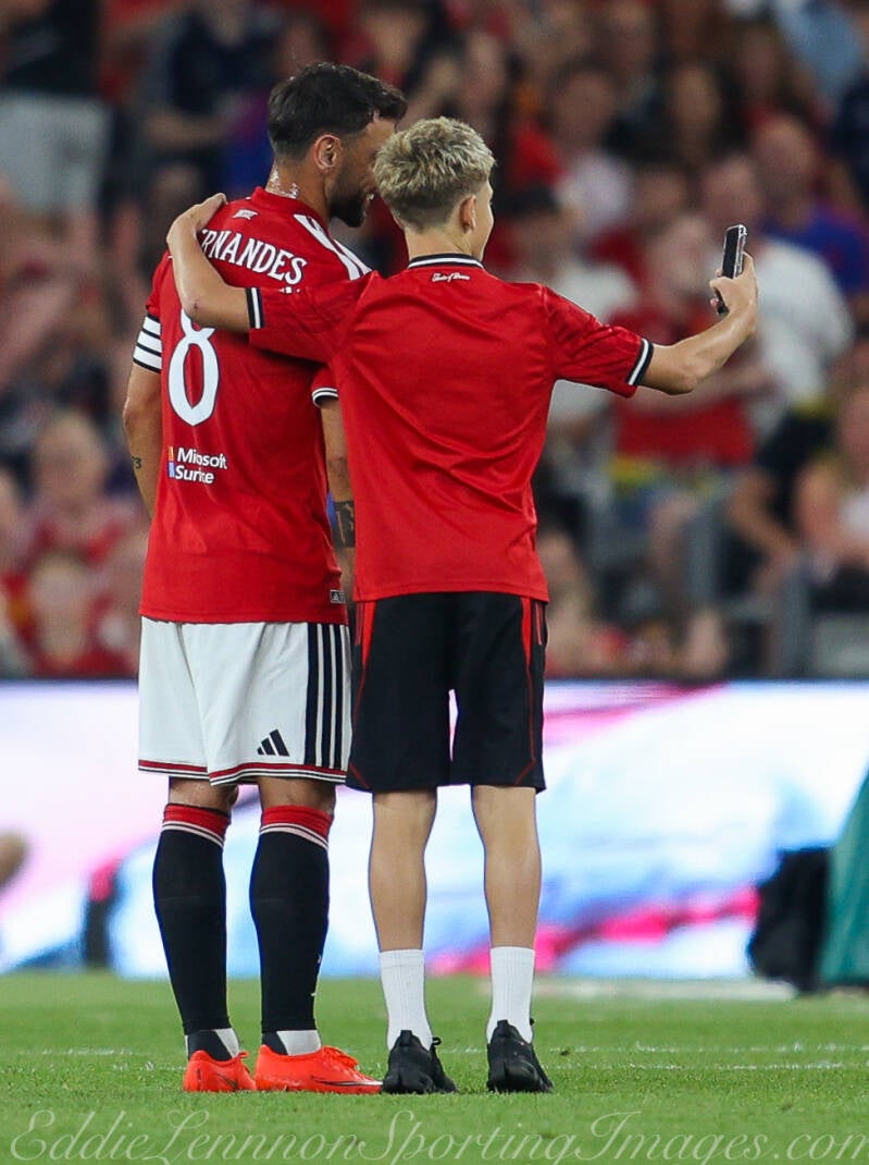 manchester-united-v-leeds-united-54-of-61-standard.jpg