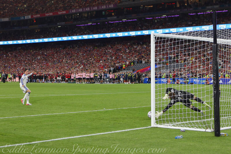 manchester-united-v-leeds-united-56-of-61-standard.jpg